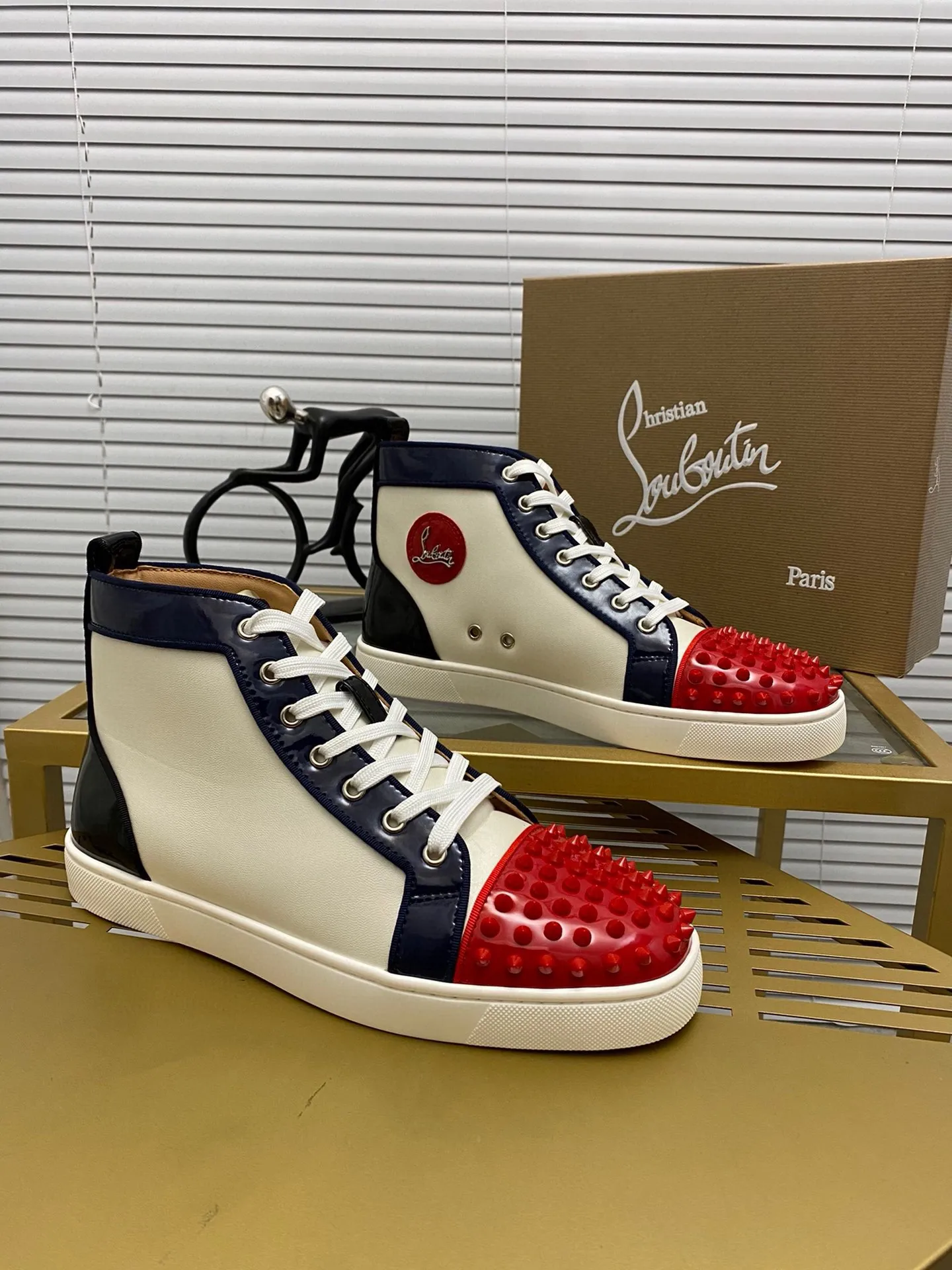 (Customized model) Ex-factory price is 520. christian louboutin (CL red sole shoes) counter series, casual sneakers for couples 📢 📢 📢 Exclusive hot style release 🎈🎈💪 Movable latex feet 👻 Finished outsole line [Proud] 😝Female 35-40# Male 38#-46, global supply😝 [Top version]: Original imported genuine leather upper, top original leather lining, original molded TPU outsole, original 1:1 detail processing, original shoe last,